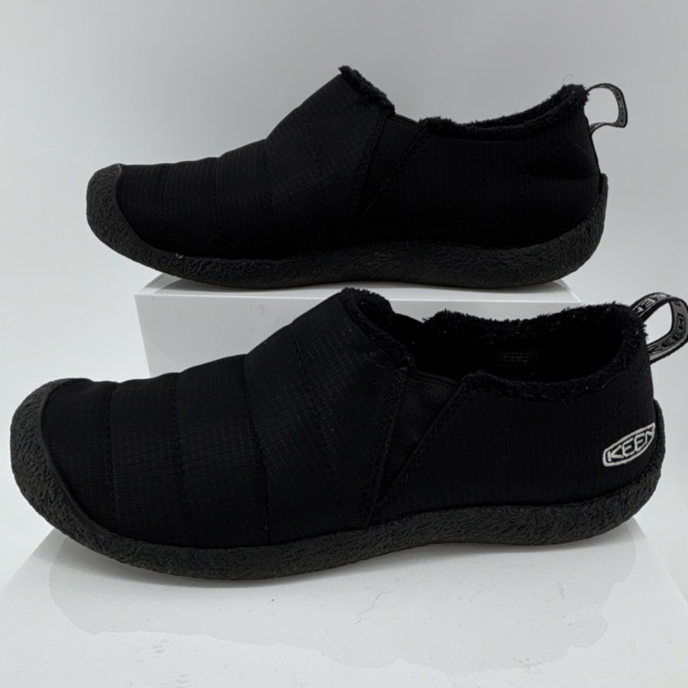 Keen Howser II Slip On Men 9.5 Indoor Outdoor Shoe Water Resistant Black Quilted